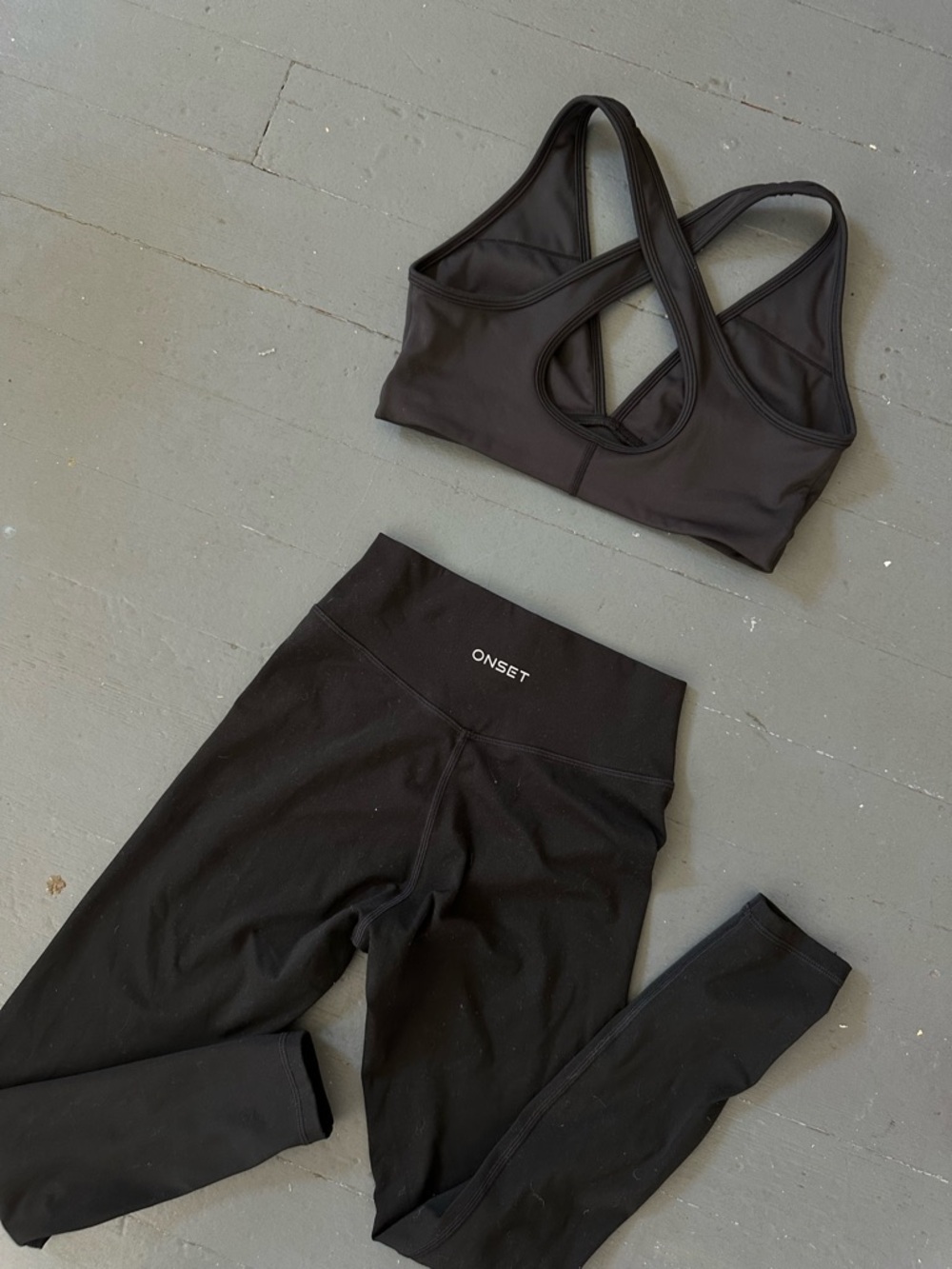 Onset Black High-Waist Leggings & Sports Bra Set - Picture 2 of 3